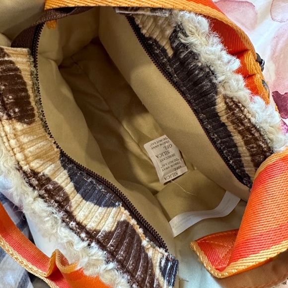 New with tags urban outfitters cross body bag. Camo and orange - Picture 3 of 3